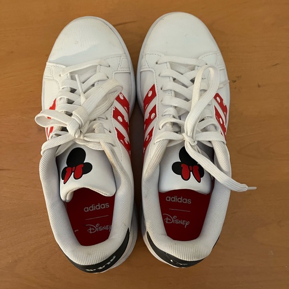 Minnie Mouse Adidas - Picture 3 of 4